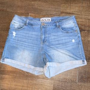 Woman’s Enjean shorts size 2x